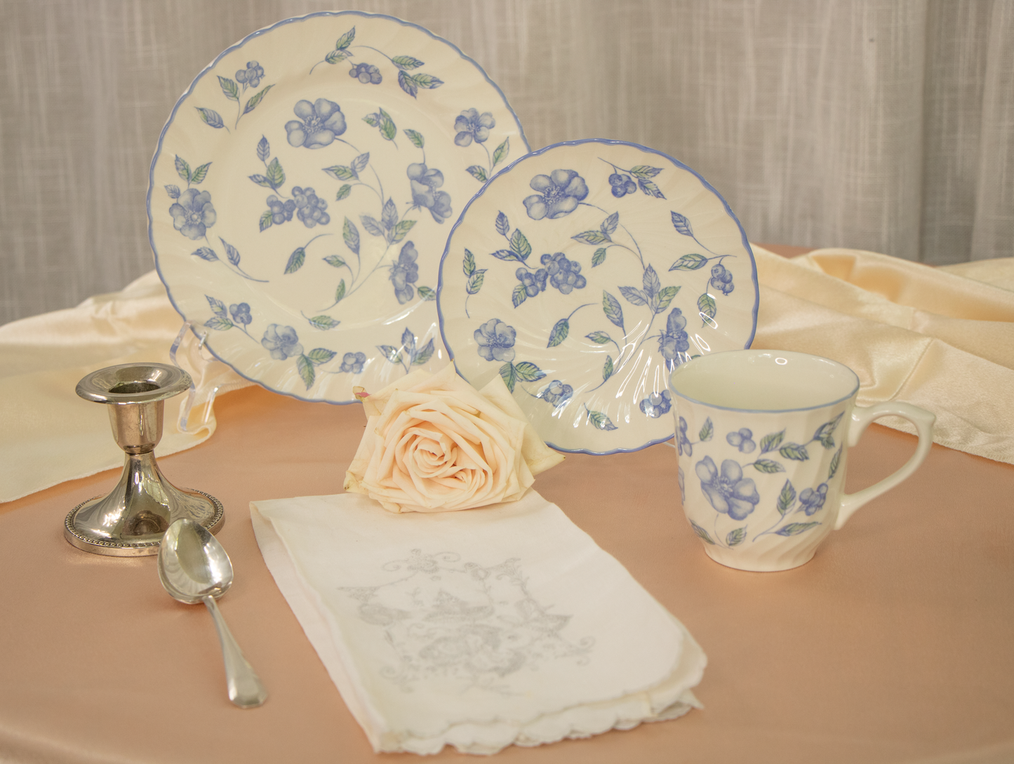 Bristol Blue Harmony Trio – Elegance in Bloom and Fruit