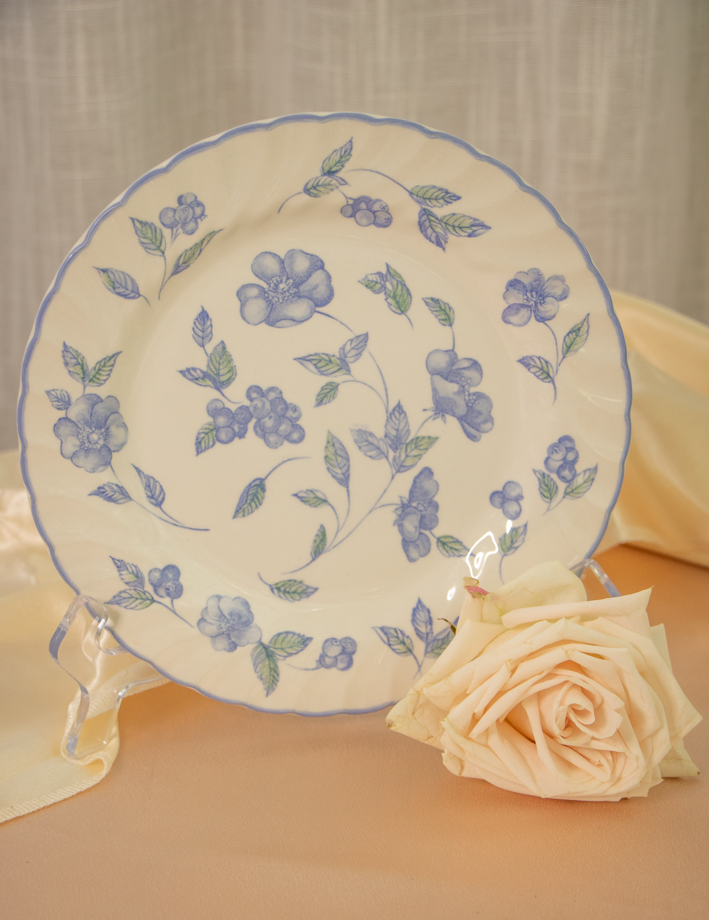 Bristol Blue Harmony Trio – Elegance in Bloom and Fruit