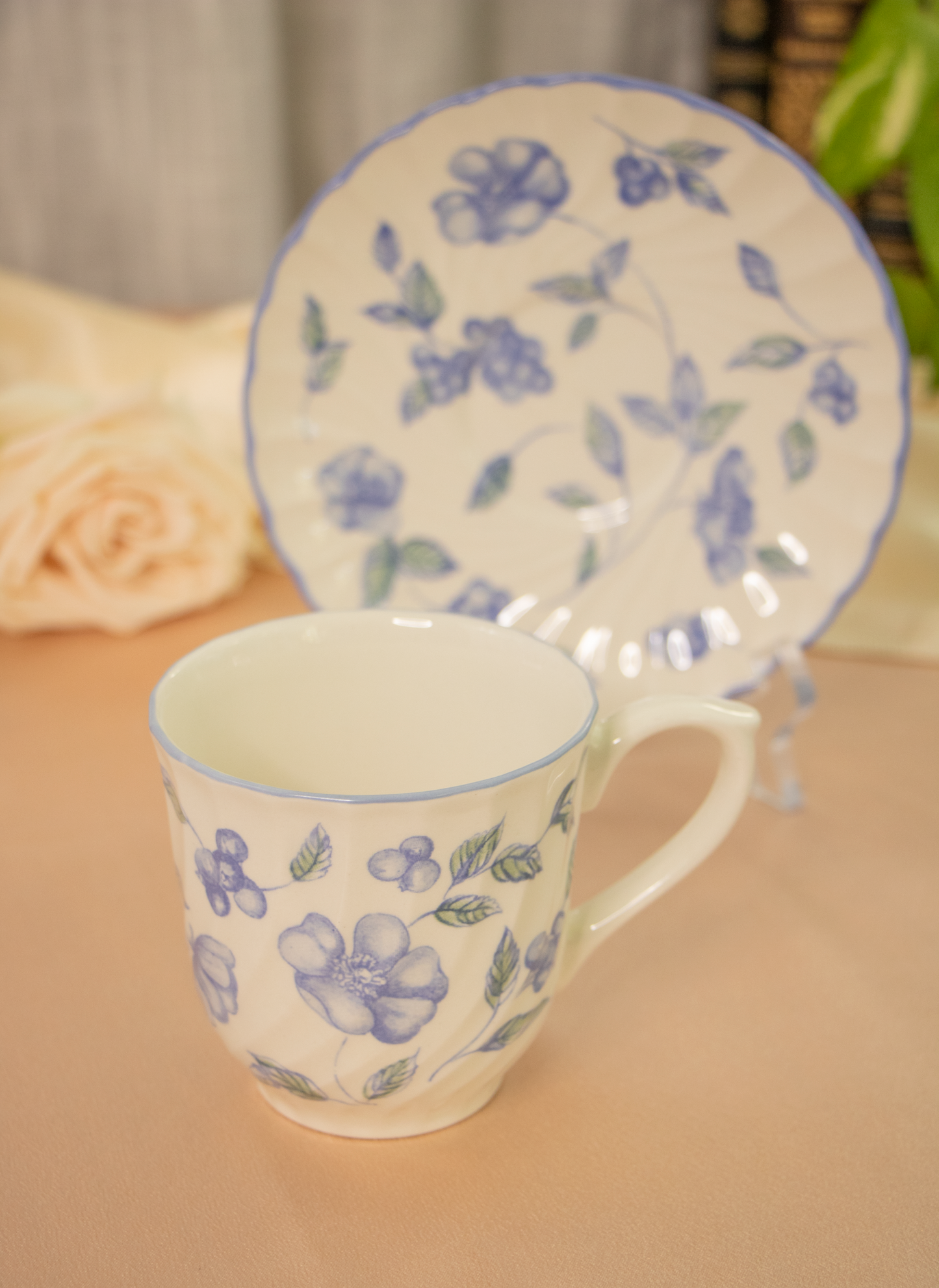 Bristol Blue Harmony Trio – Elegance in Bloom and Fruit
