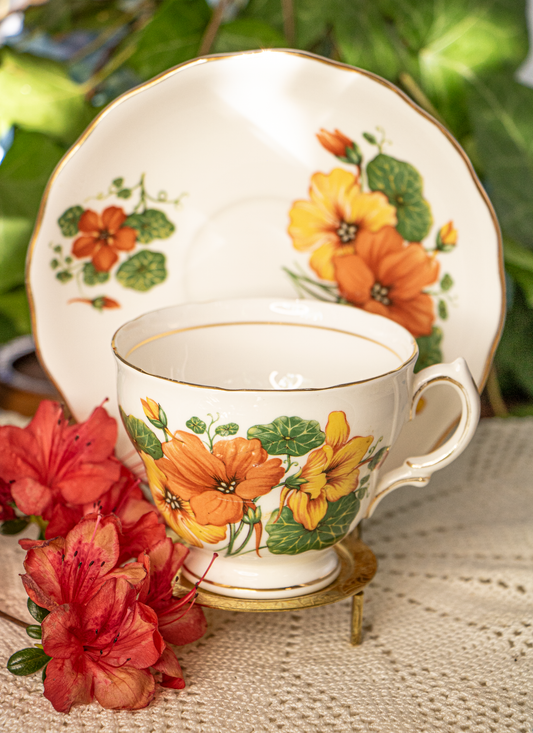 Colclough Fine Bone China Teacup and Saucer – Orange Nasturtium Pattern (D0)