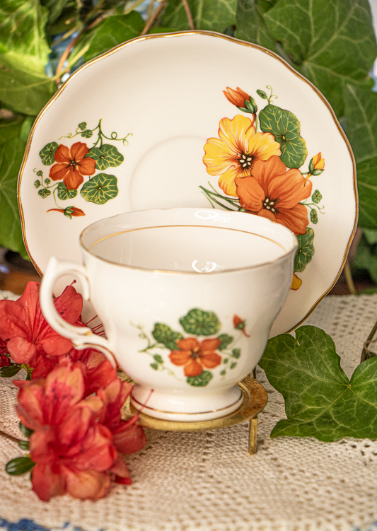 Colclough Fine Bone China Teacup and Saucer – Orange Nasturtium Pattern (D0)