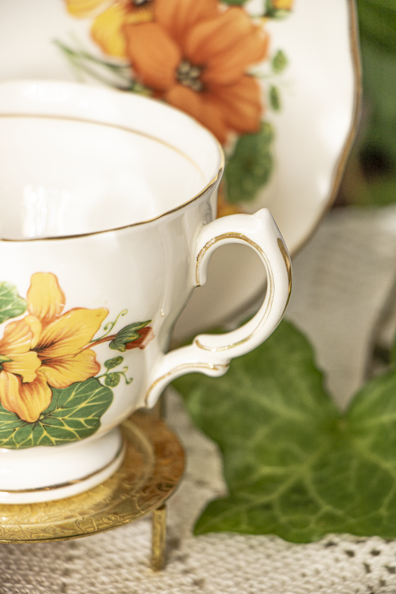 Colclough Fine Bone China Teacup and Saucer – Orange Nasturtium Pattern (D0)