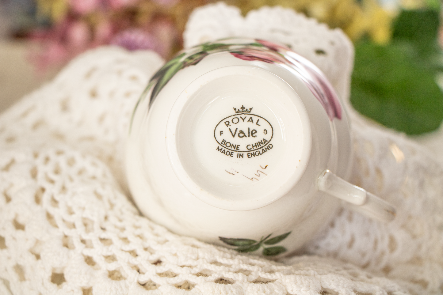 Velvet Rose Elegance – Petals of Grace in Every Pour