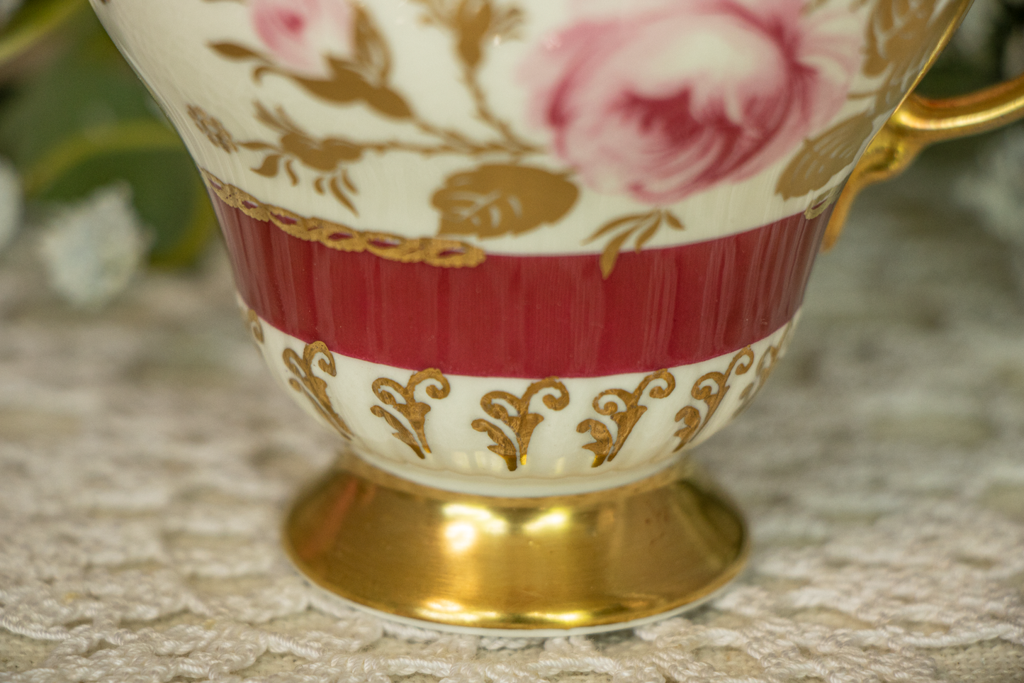The Gilded Hostess Set – A Sophisticated Gift of Elegance
