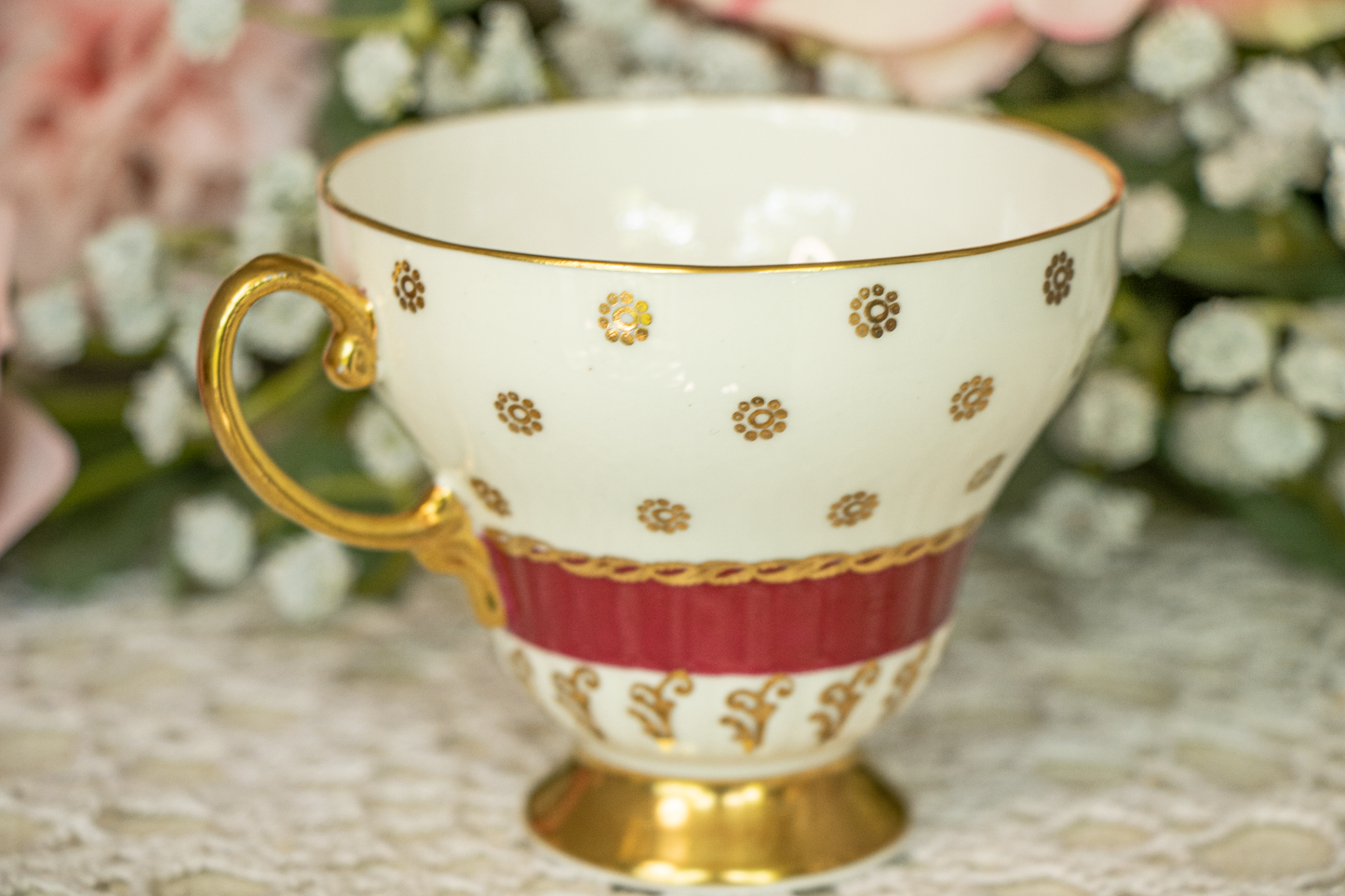 The Gilded Hostess Set – A Sophisticated Gift of Elegance