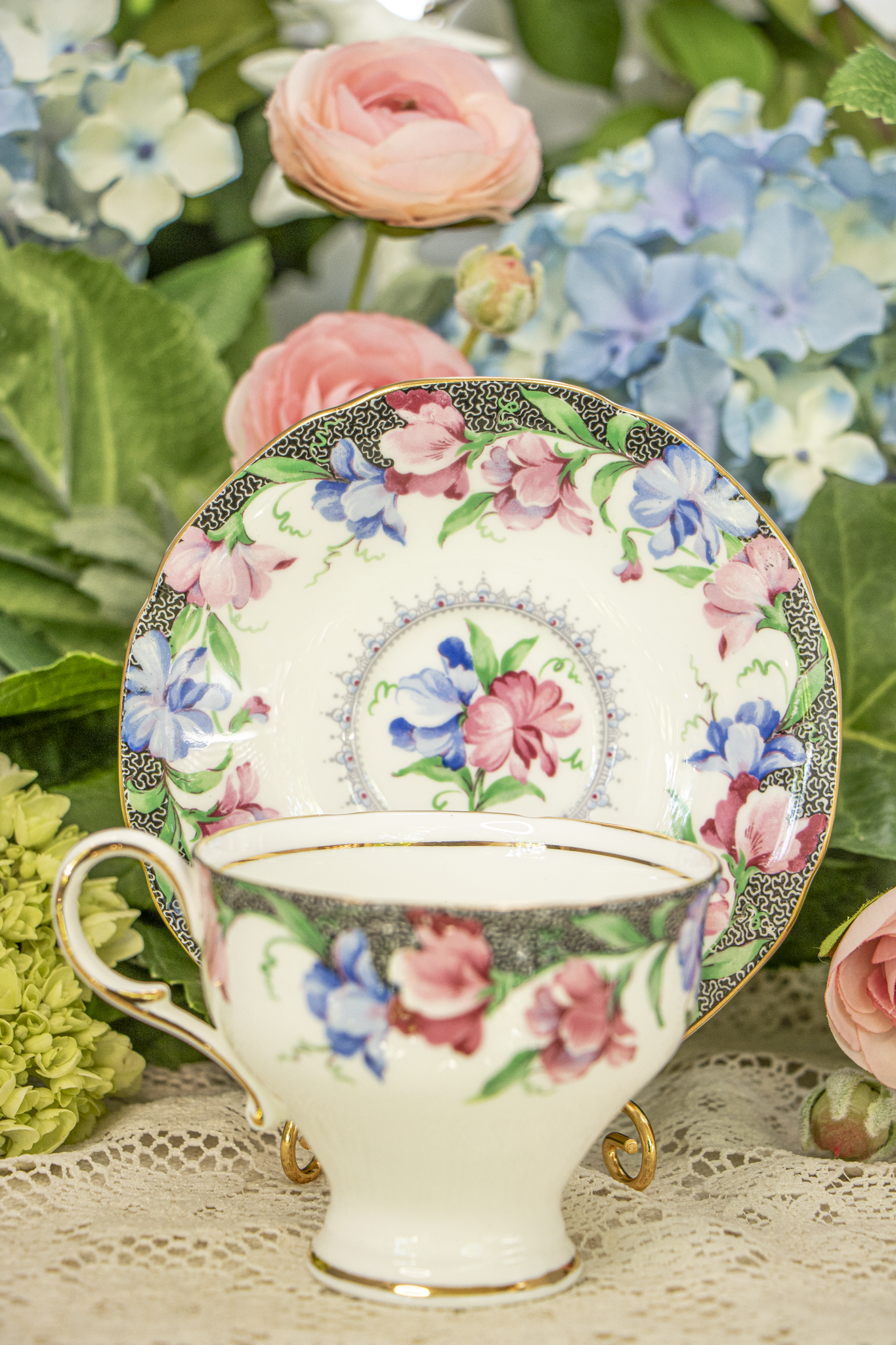 Paragon "Sweet Pea" Teacup & Saucer – Double Warrant – Mint Condition