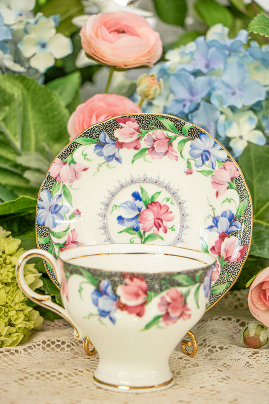 Paragon "Sweet Pea" Teacup & Saucer – Double Warrant – Mint Condition