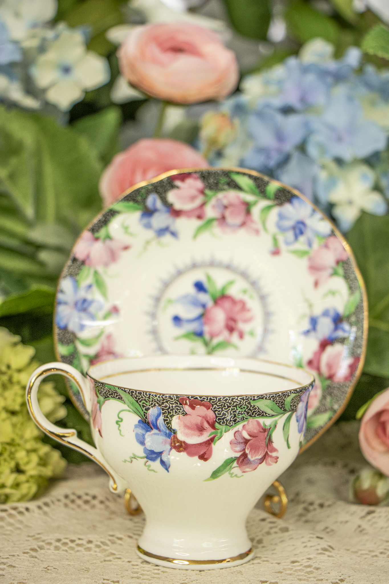 Paragon "Sweet Pea" Teacup & Saucer – Double Warrant – Mint Condition