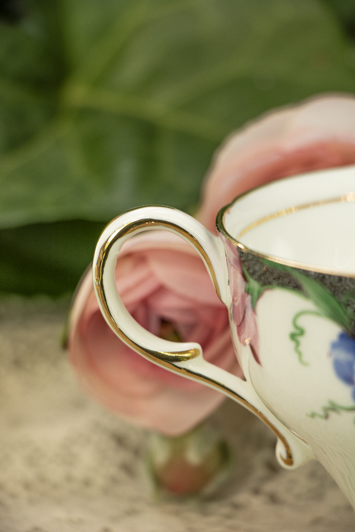 Paragon "Sweet Pea" Teacup & Saucer – Double Warrant – Mint Condition