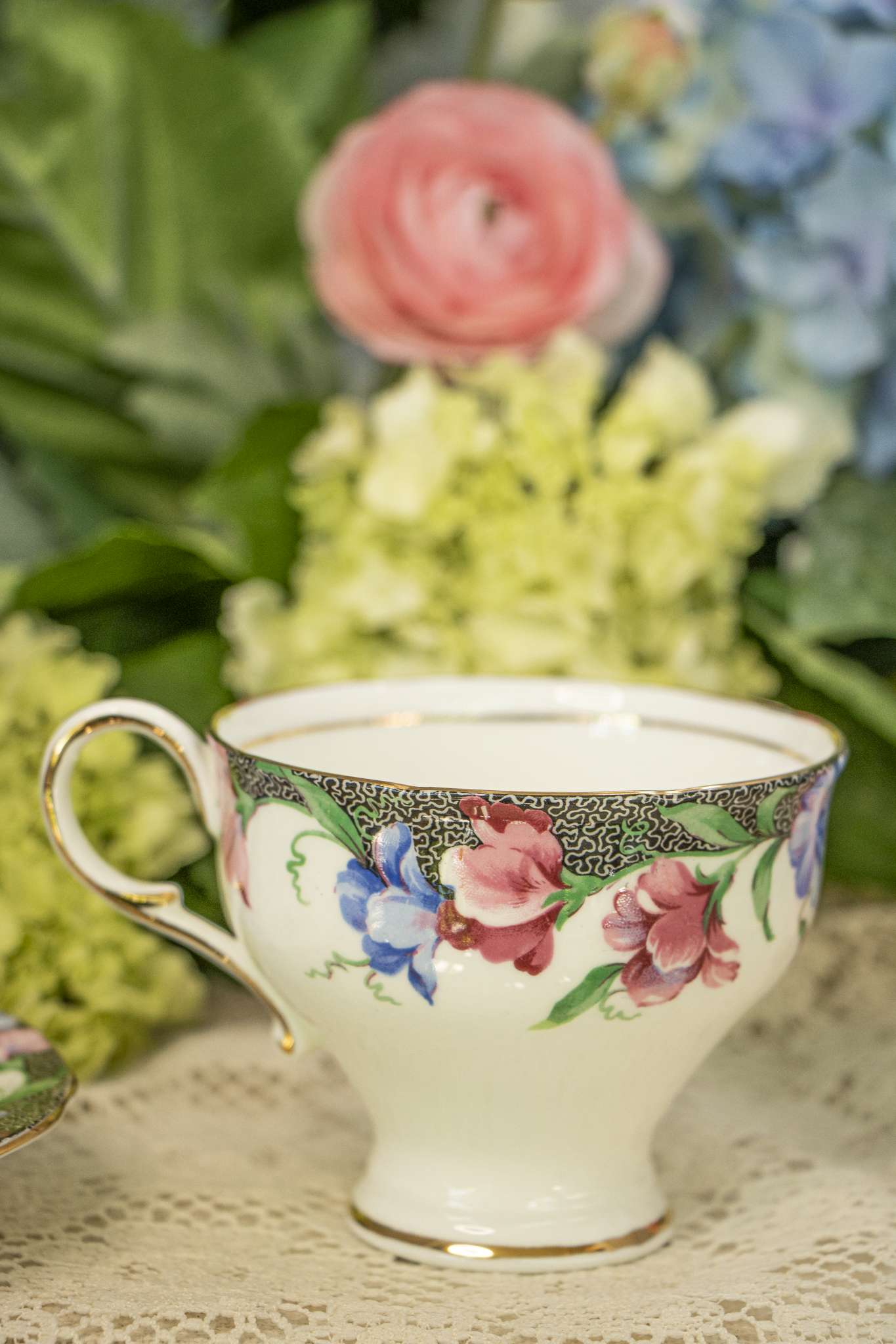 Paragon "Sweet Pea" Teacup & Saucer – Double Warrant – Mint Condition