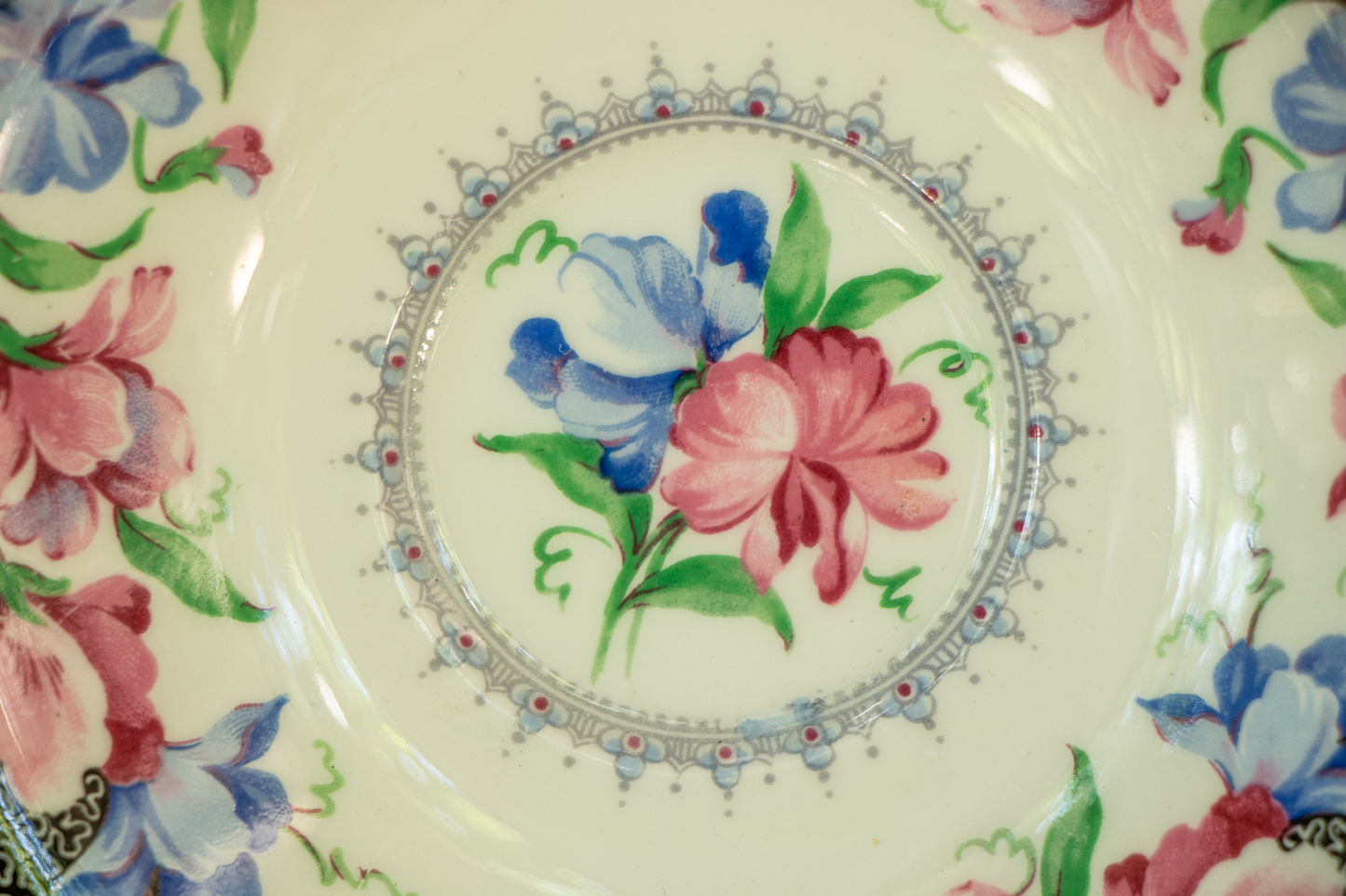 Paragon "Sweet Pea" Teacup & Saucer – Double Warrant – Mint Condition