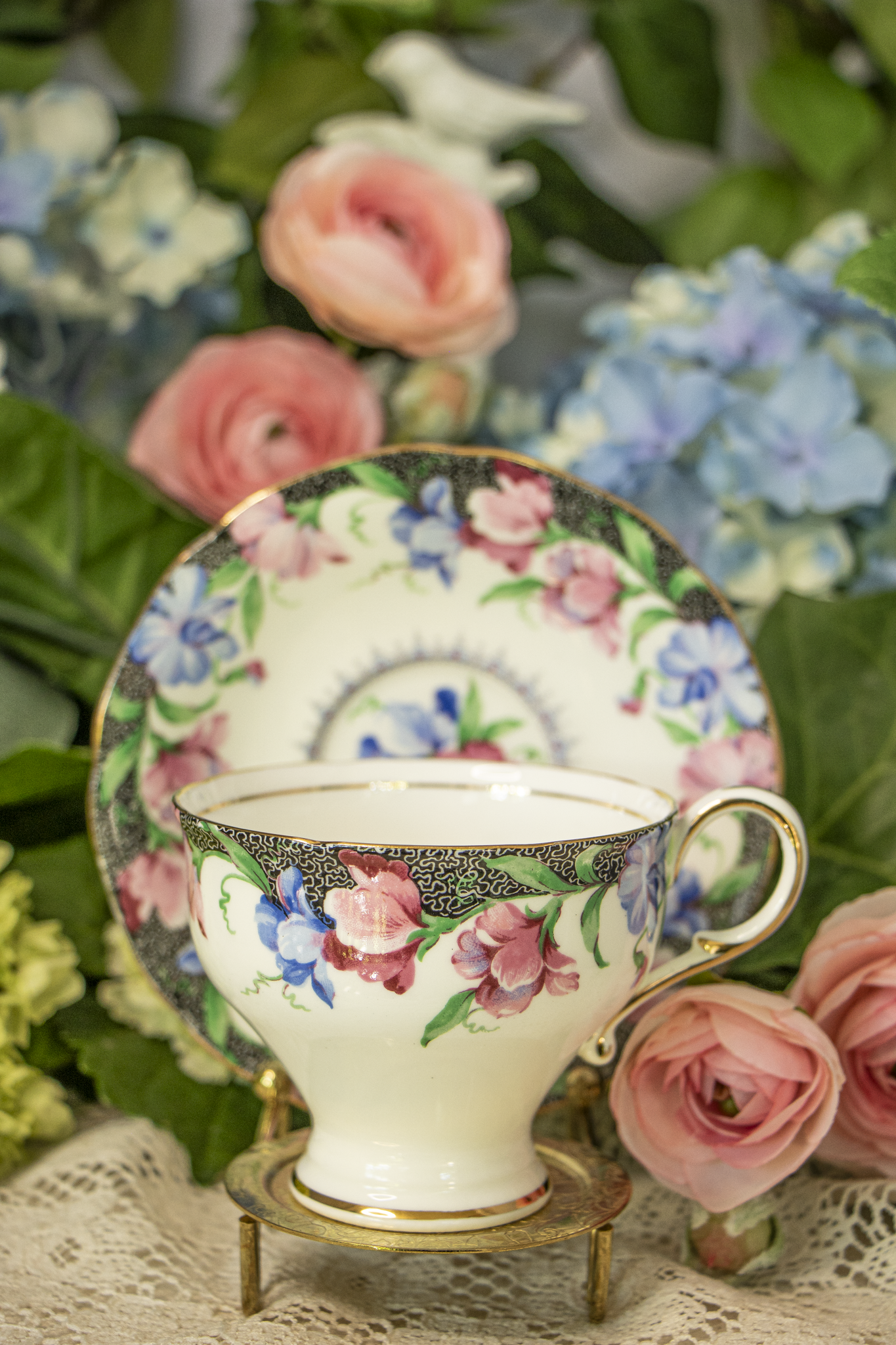 Paragon "Sweet Pea" Teacup & Saucer – Double Warrant – Mint Condition