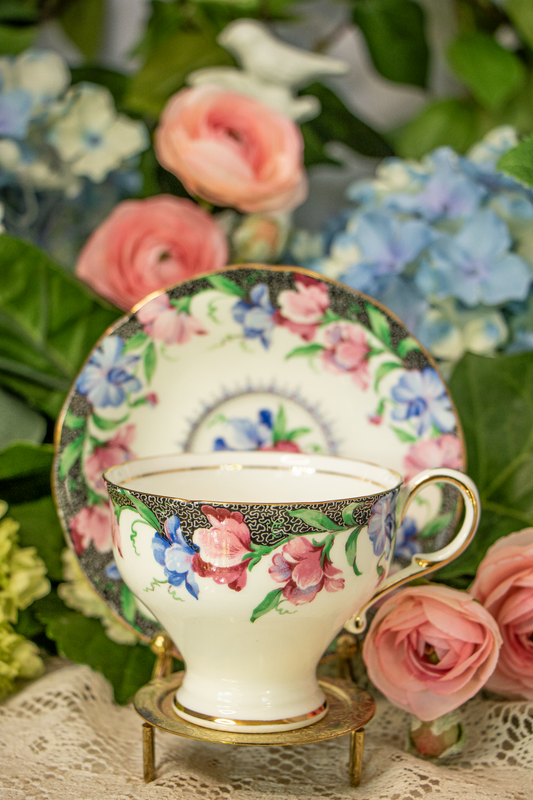 Paragon "Sweet Pea" Teacup & Saucer – Double Warrant – Mint Condition