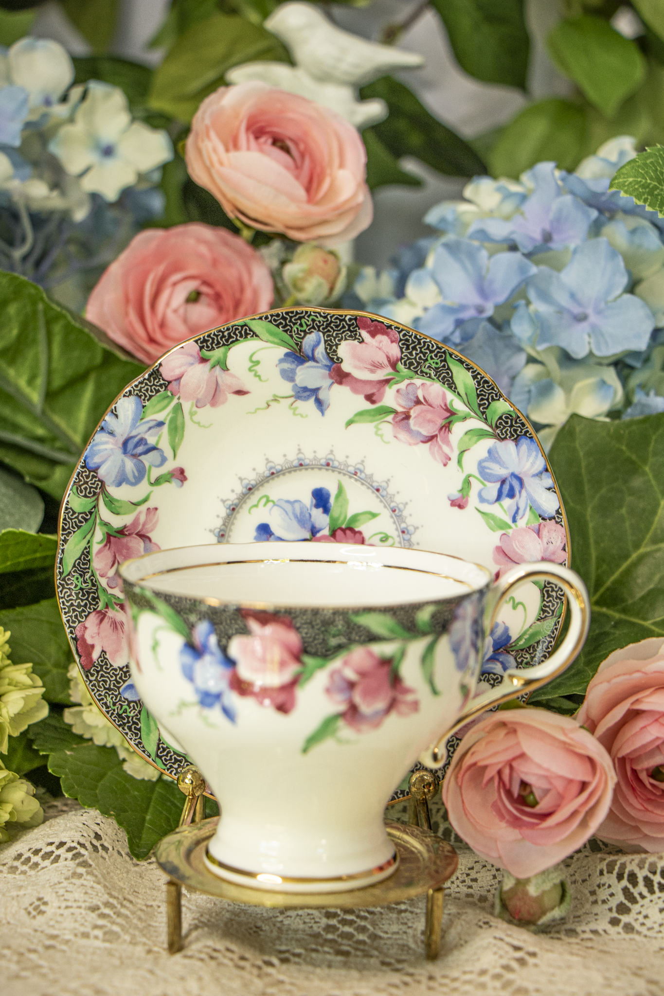 Paragon "Sweet Pea" Teacup & Saucer – Double Warrant – Mint Condition