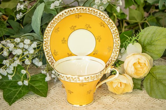 Aynsley Bone China Teacup and Saucer – C880 Pattern – Golden Yellow with Gold Leaf Design – Excellent Condition
