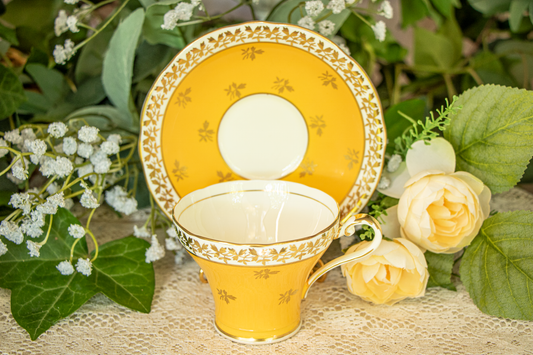 Aynsley Bone China Teacup and Saucer – C880 Pattern – Golden Yellow with Gold Leaf Design – Excellent Condition