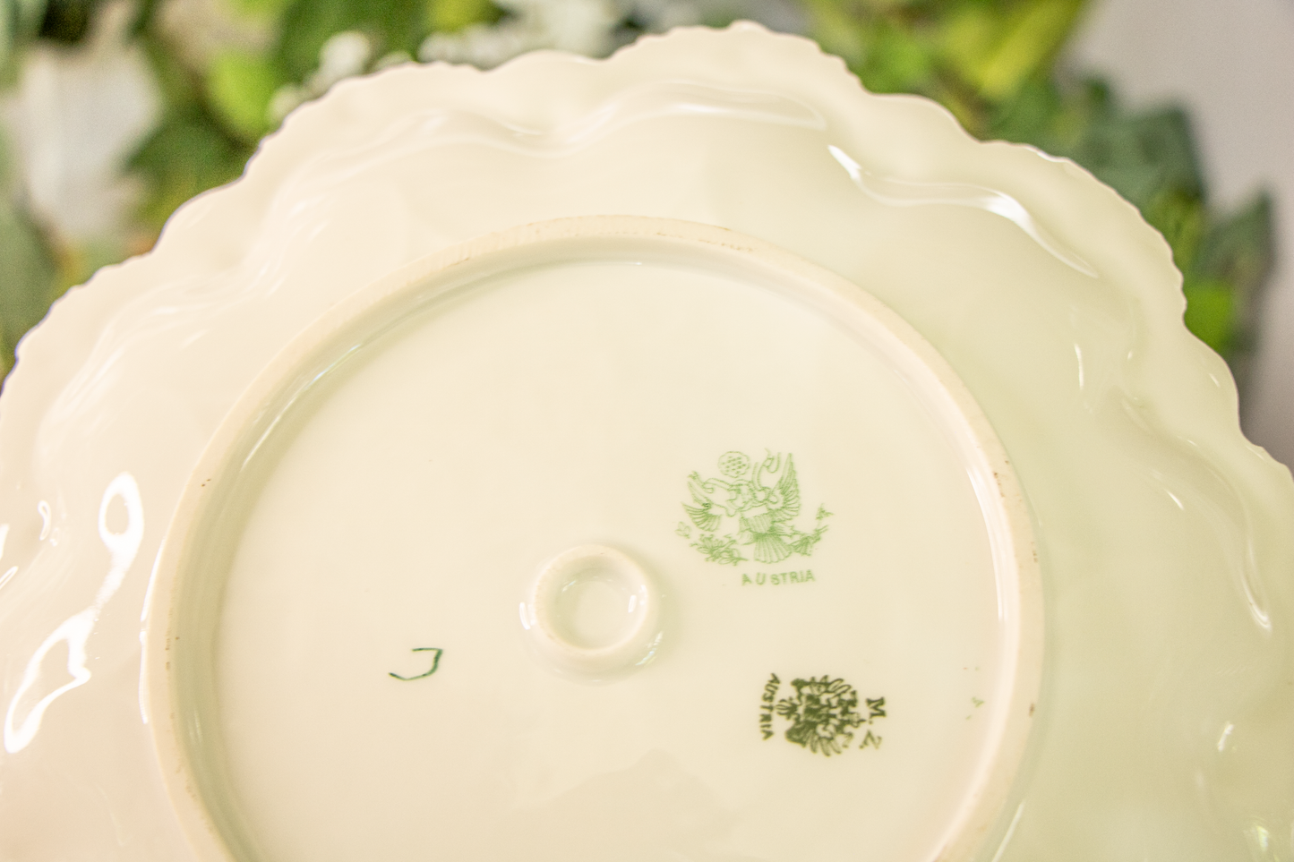 Antique MZ Austria “Bridal Rose” Porcelain Plate – c. 1884–1909 – Hand-Painted Roses, Gilt Trim – Excellent Condition
