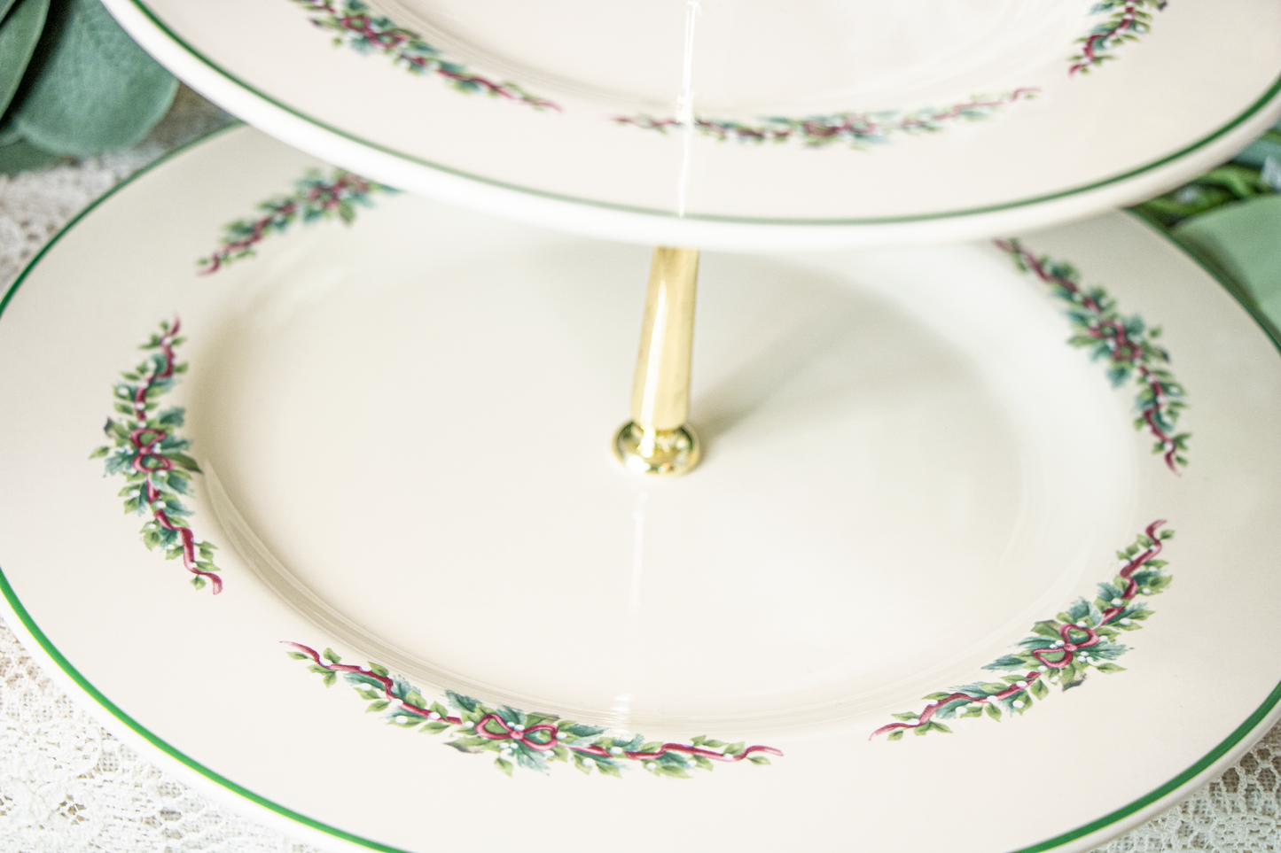 Pfaltzgraff Holiday Garland 2-Tier Serving Tray – 8" & 10" Plates – Excellent Condition