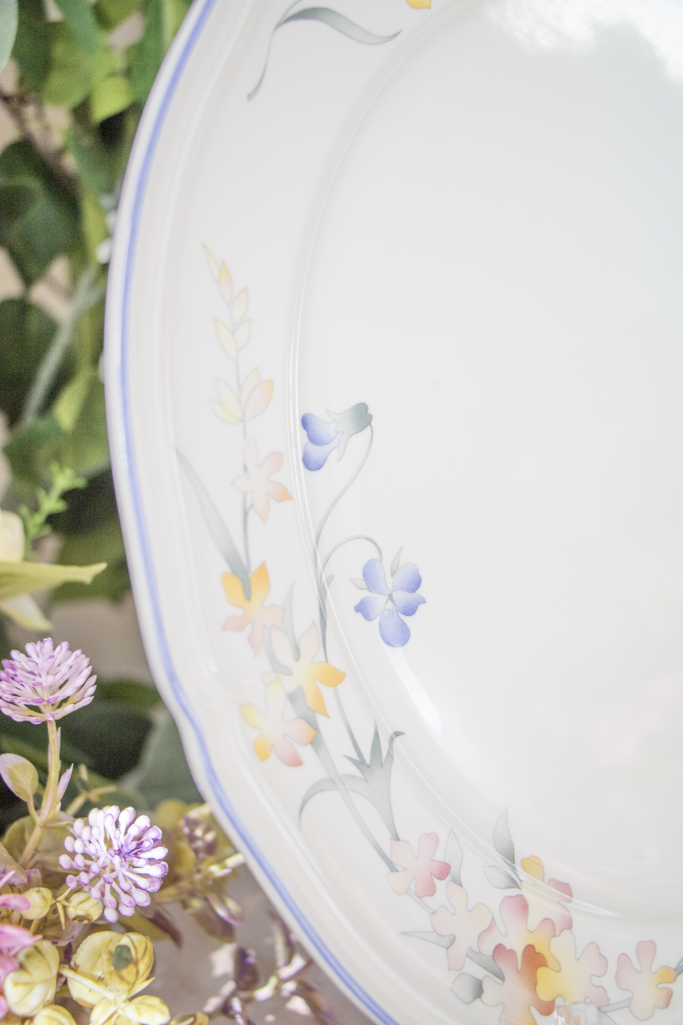 Villeroy & Boch “Riviera” 12.5" Service Plate (Charger) – VITRO‑Porcelaine, Watercolor-Style Floral Pattern