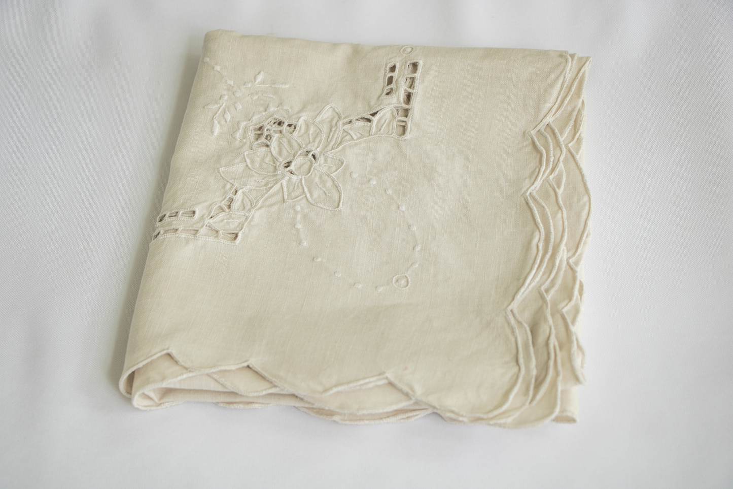 Vintage 32x32" Cutwork & Satin Stitch Table Topper – Machine Embroidery on Fine Linen – 1950s–70s