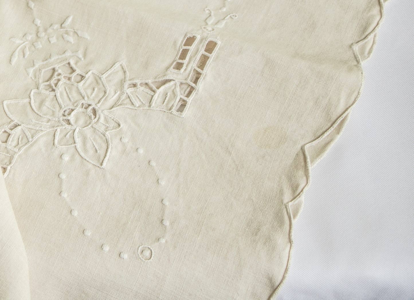Vintage 32x32" Cutwork & Satin Stitch Table Topper – Machine Embroidery on Fine Linen – 1950s–70s