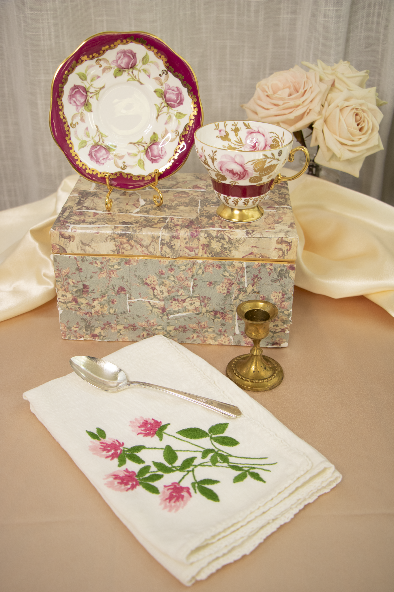 The Gilded Hostess Set – A Sophisticated Gift of Elegance