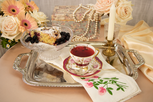 The Gilded Hostess Set – A Sophisticated Gift of Elegance