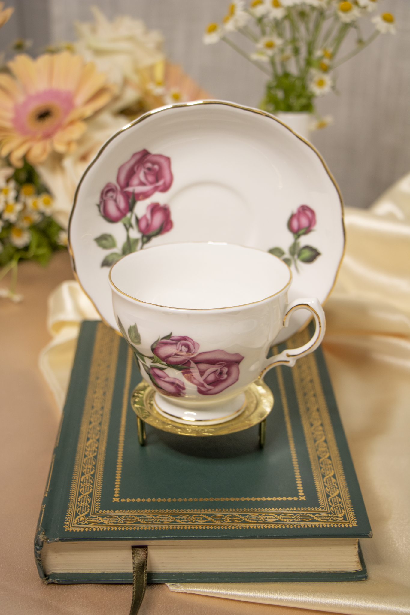 Velvet Rose Elegance – Petals of Grace in Every Pour