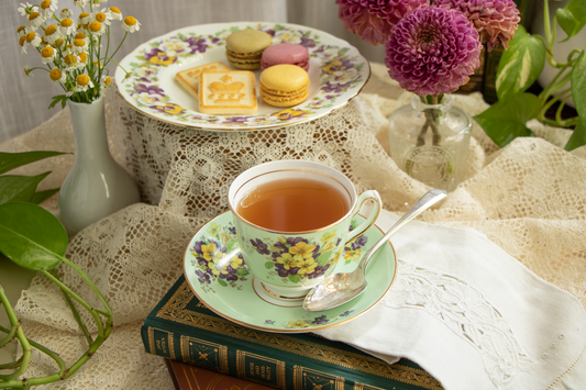 Duchess in Bloom – Vintage Charm Blossoming with Every Sip