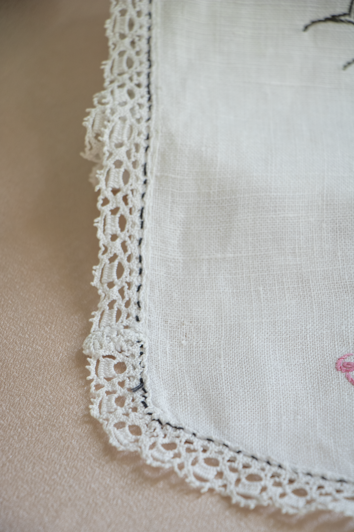 Hand-Embroidered Linen Table Runner with Lace Trim