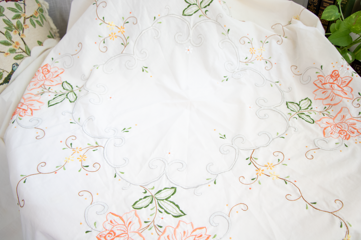 Vintage Floral Embroidered Tablecloth and Napkins Set