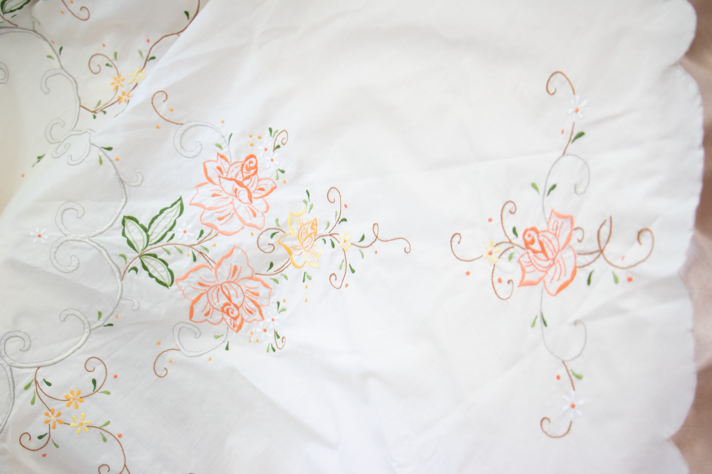 Vintage Floral Embroidered Tablecloth and Napkins Set