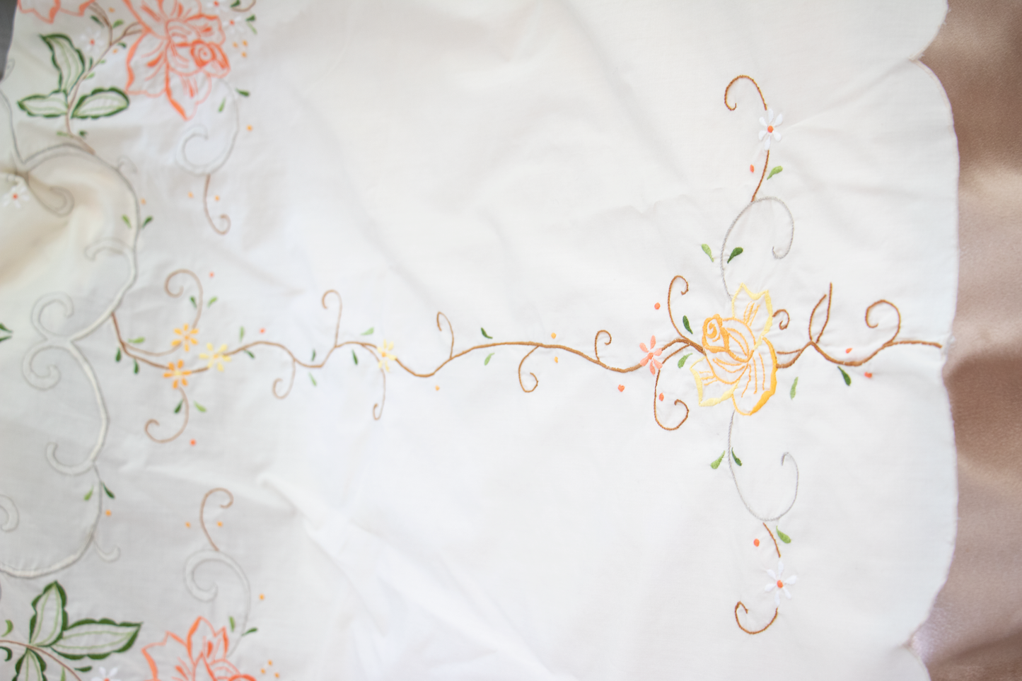 Vintage Floral Embroidered Tablecloth and Napkins Set